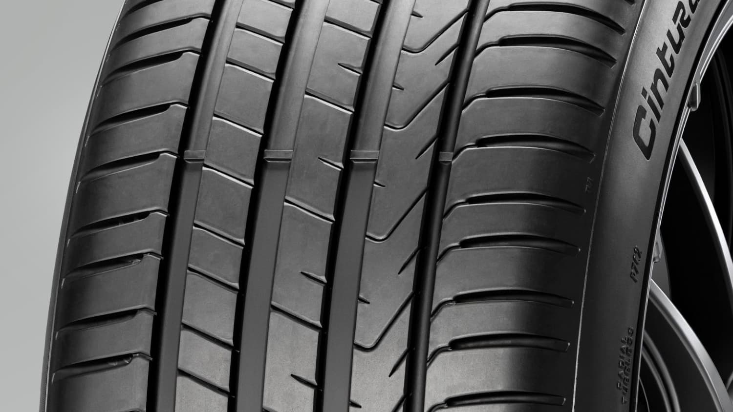 Die TWI Indikatoren zu sehen auf einem Pirelli Reifen