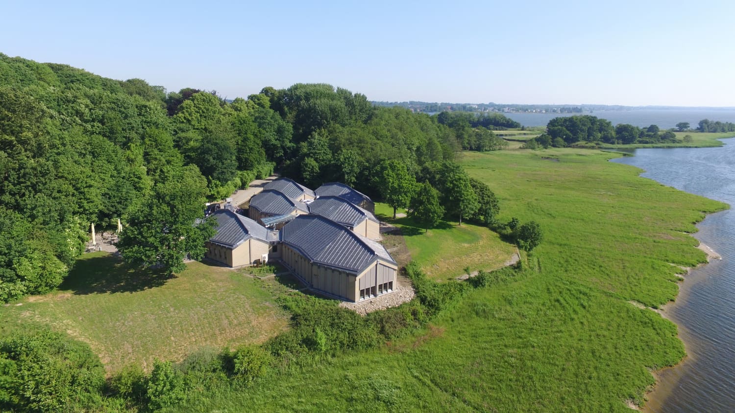 Luftaufnahme des Wikingermuseums in Haithabu