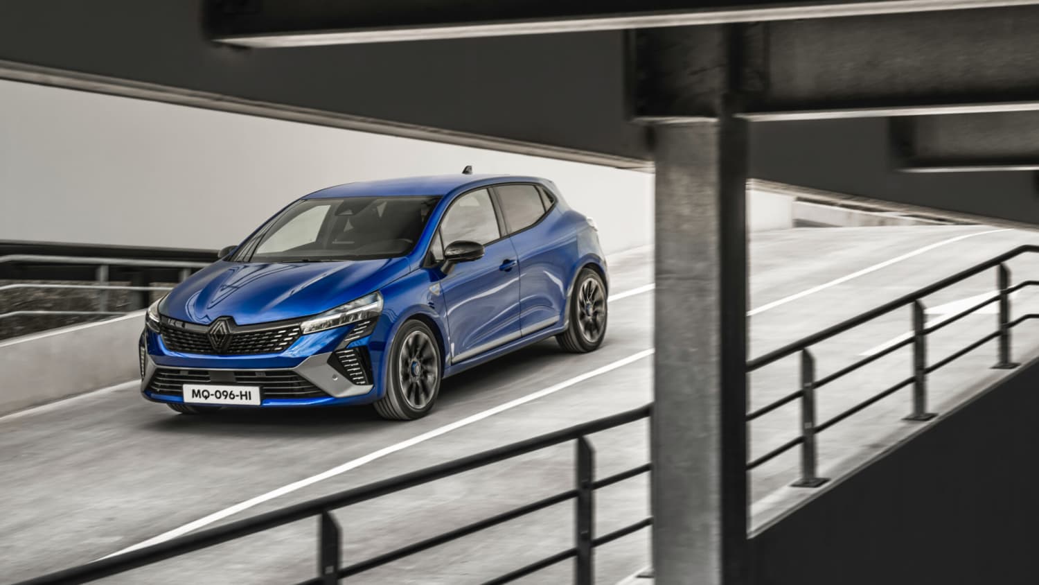 Front und Seitenansicht eines Renault Clio nach Facelift
