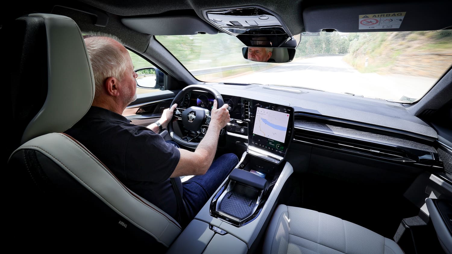 Wolfgang Rudschies am Steuer des Renault Espace
