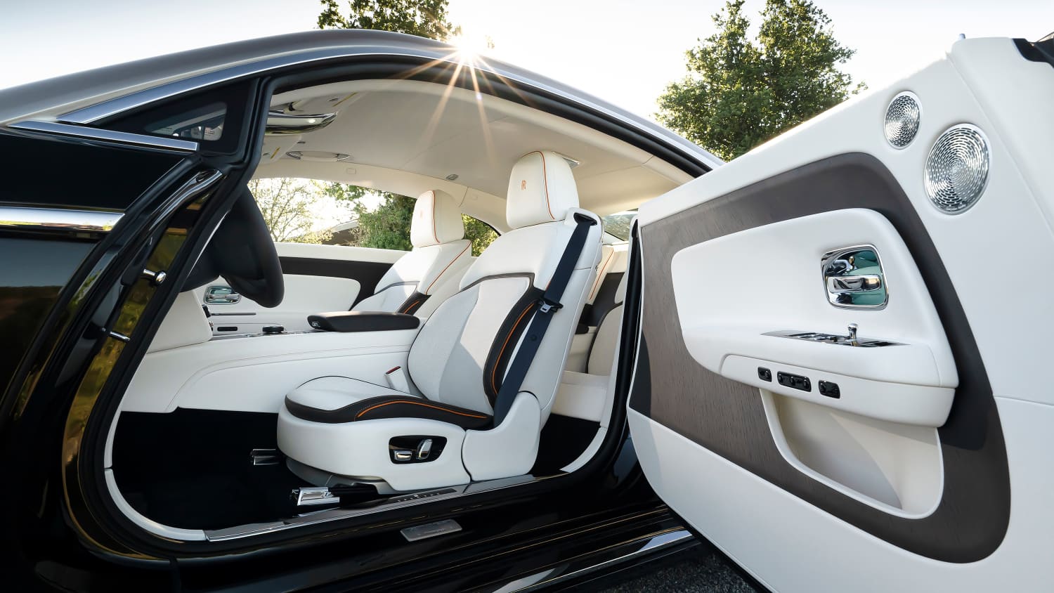Detail des Fahrerbereichs des Rolls Royce Spectre