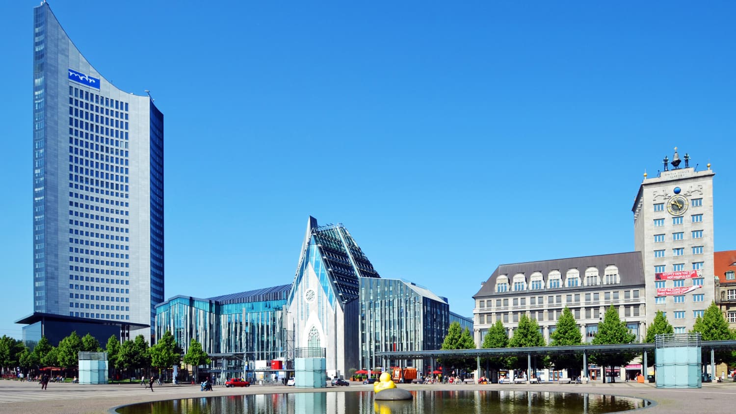 Blick auf den Augustenplatz mit City Hochhaus Universität und Krochhaus