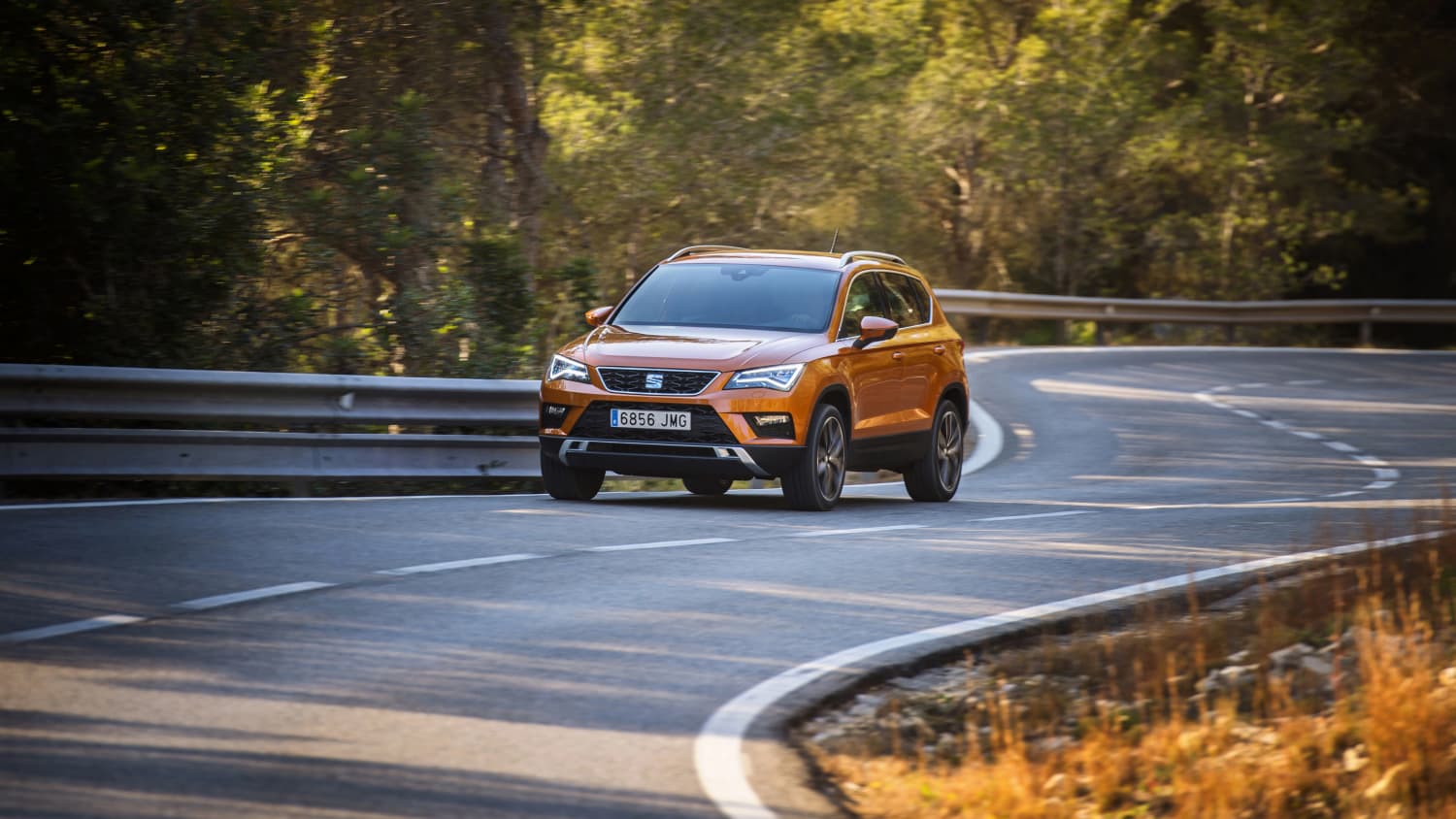 Front des Seat Ateca fahrend