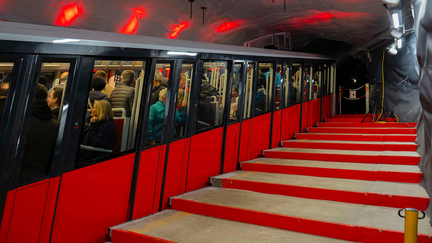 Die Seilbahn Metro Alpin in Saas-Fee