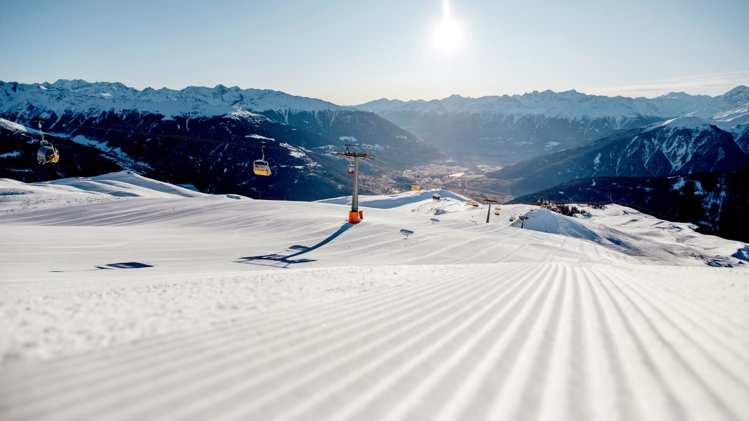 leere Skipiste im Skigebiet Watles in Südtirol