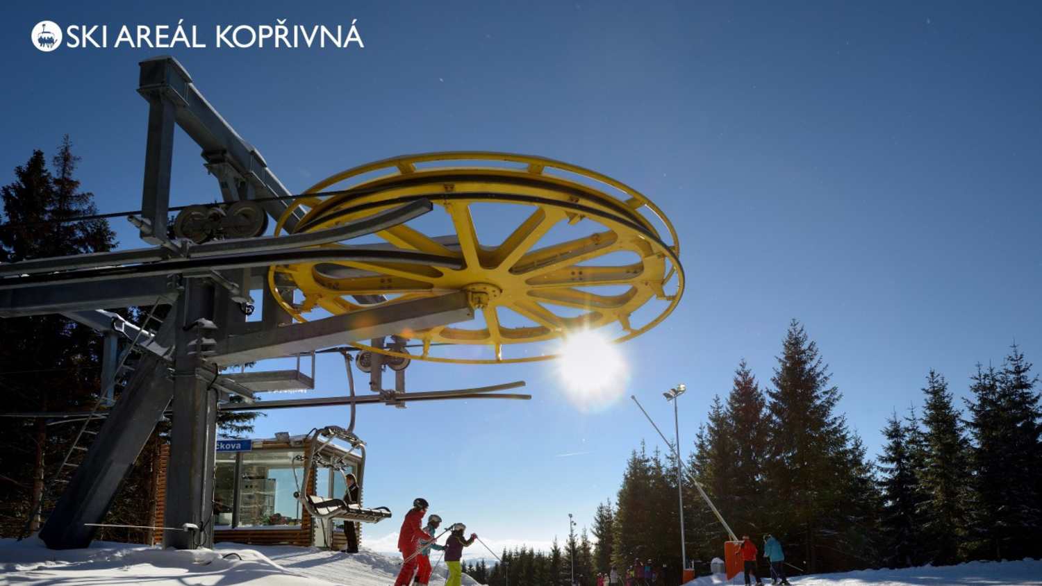 Die Bergstation des Sessellifts im Skigebiet in Tschechien Kopřivná