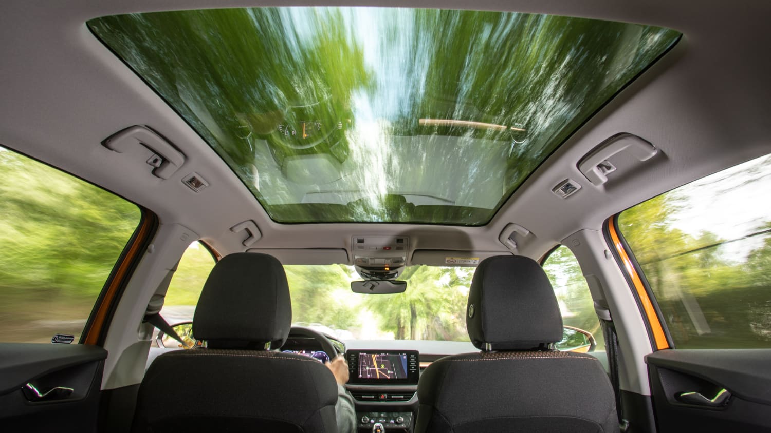 Das Panoramaglasdach vom Skoda Fabia ML