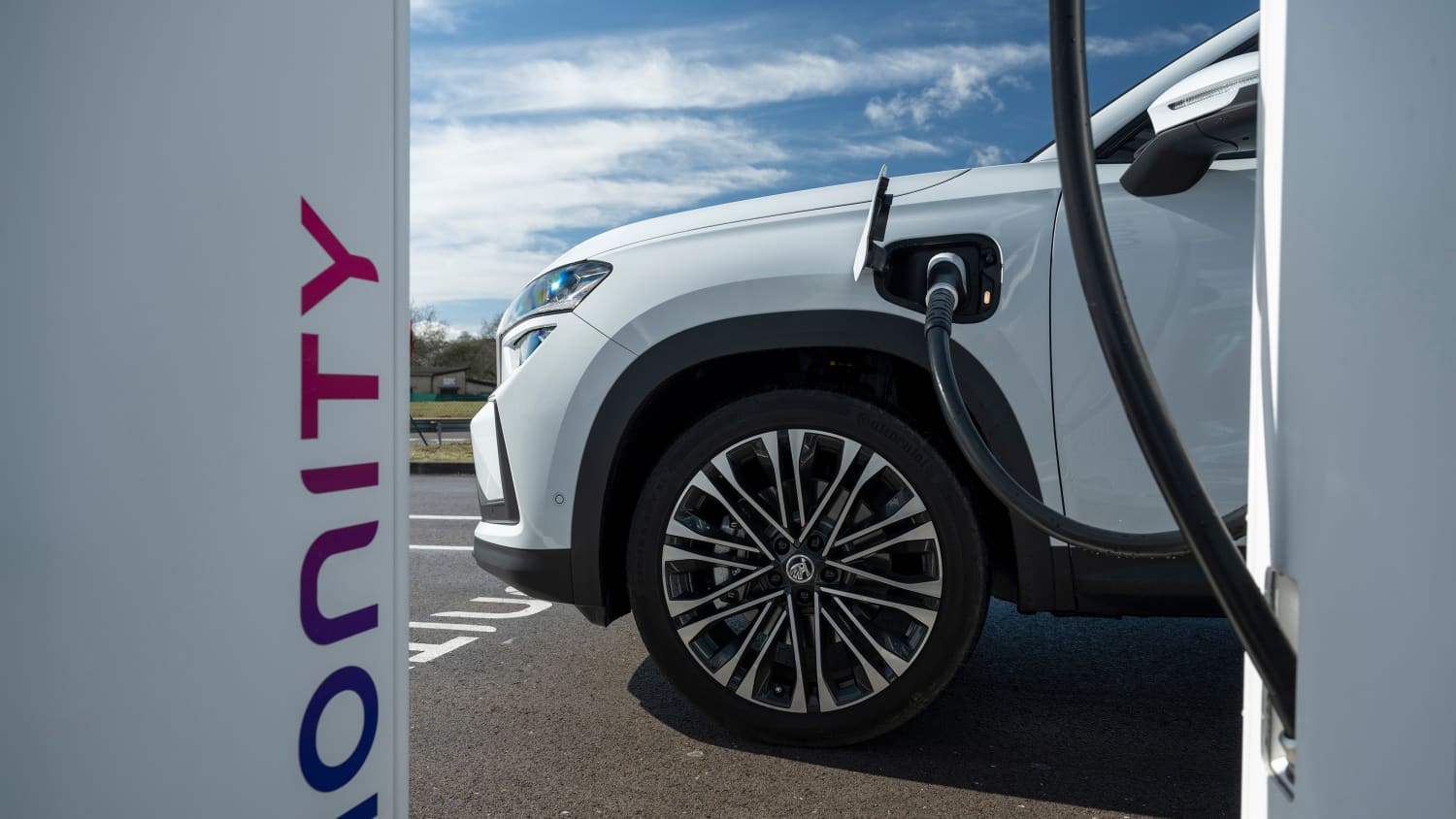 Skoda Kodiaq an einer Ladesäule