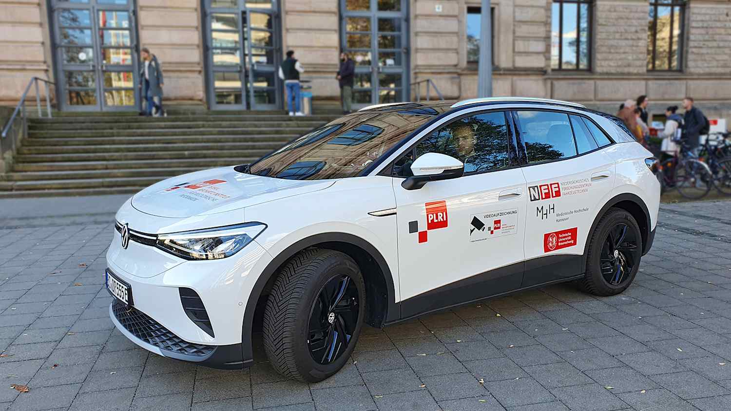 Front und Seitenansicht des Smartcar der TU Braunschweig