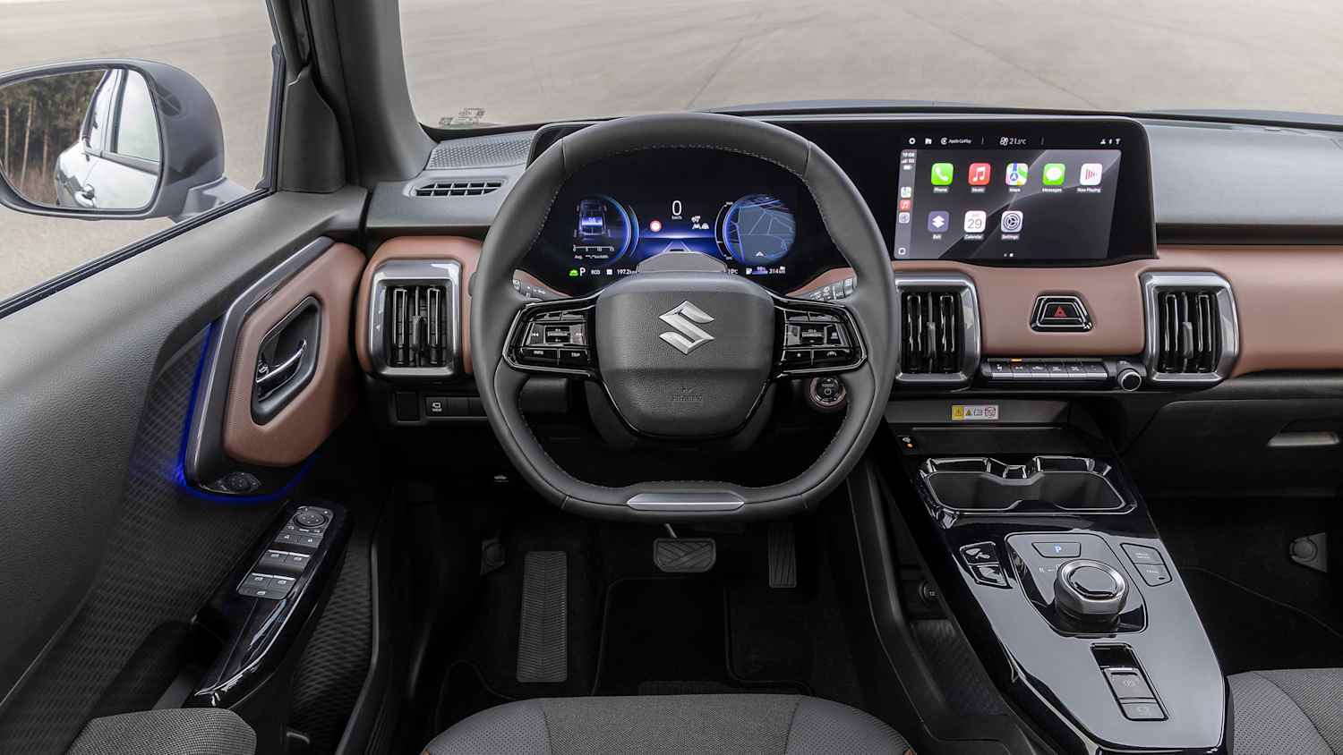 Innenansicht mit Cockpit des neuen Suzuki Vitara als Elektroauto