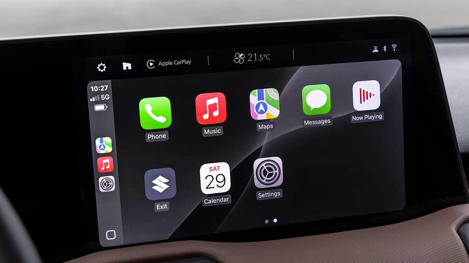 Nahaufnahme des Displays des neuen Suzuki Vitara als Elektroauto