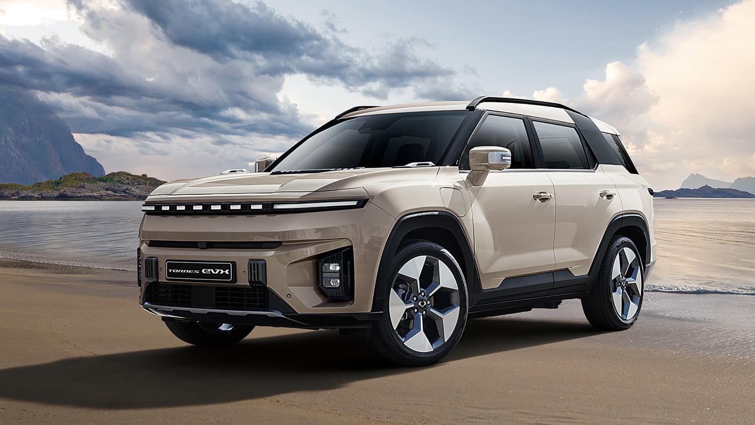 Der Geländewagen Torres von Ssang Yong stehend von vorne fotografiert