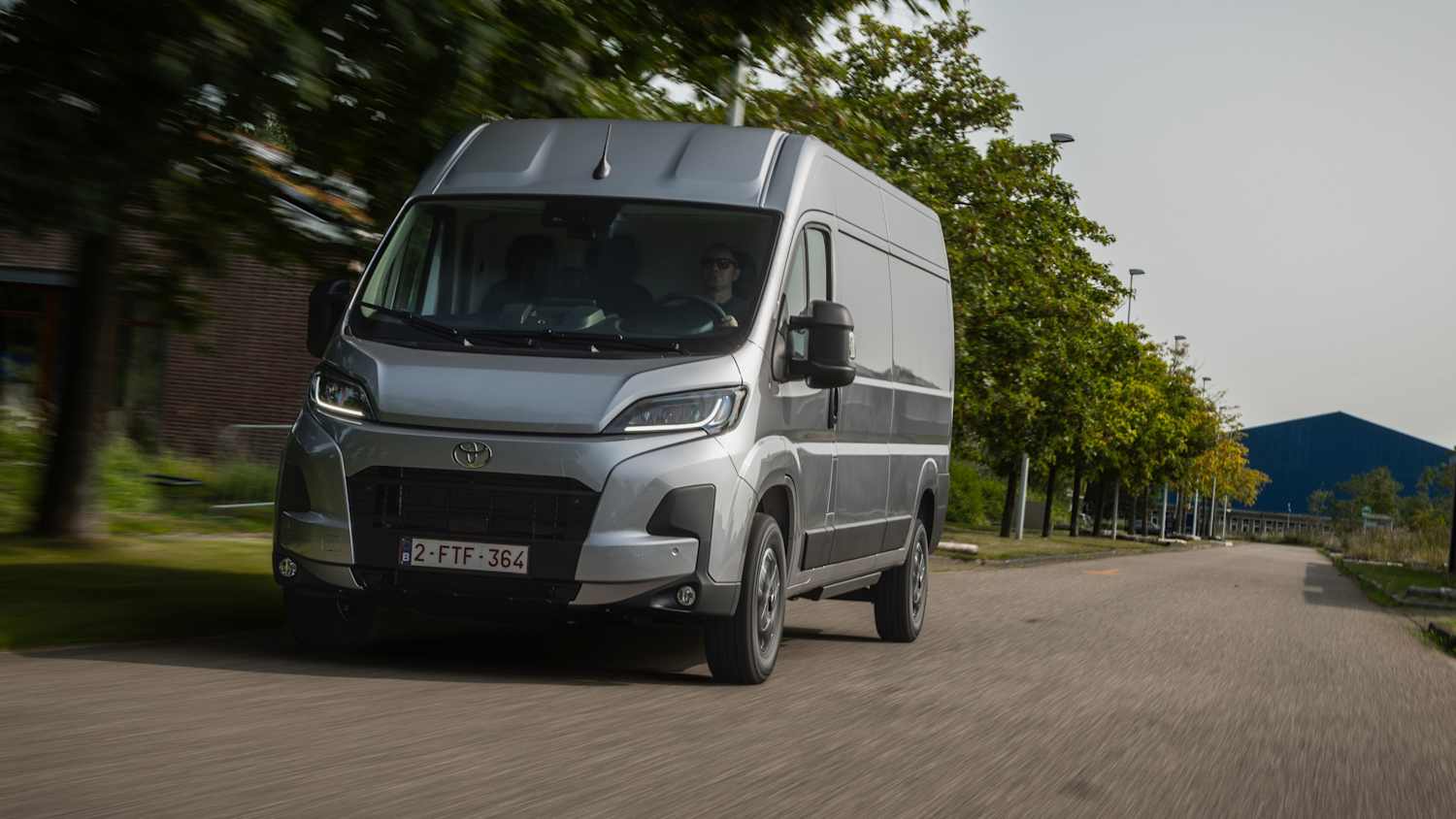 Aufnahme des fahrenden Toyota Proace