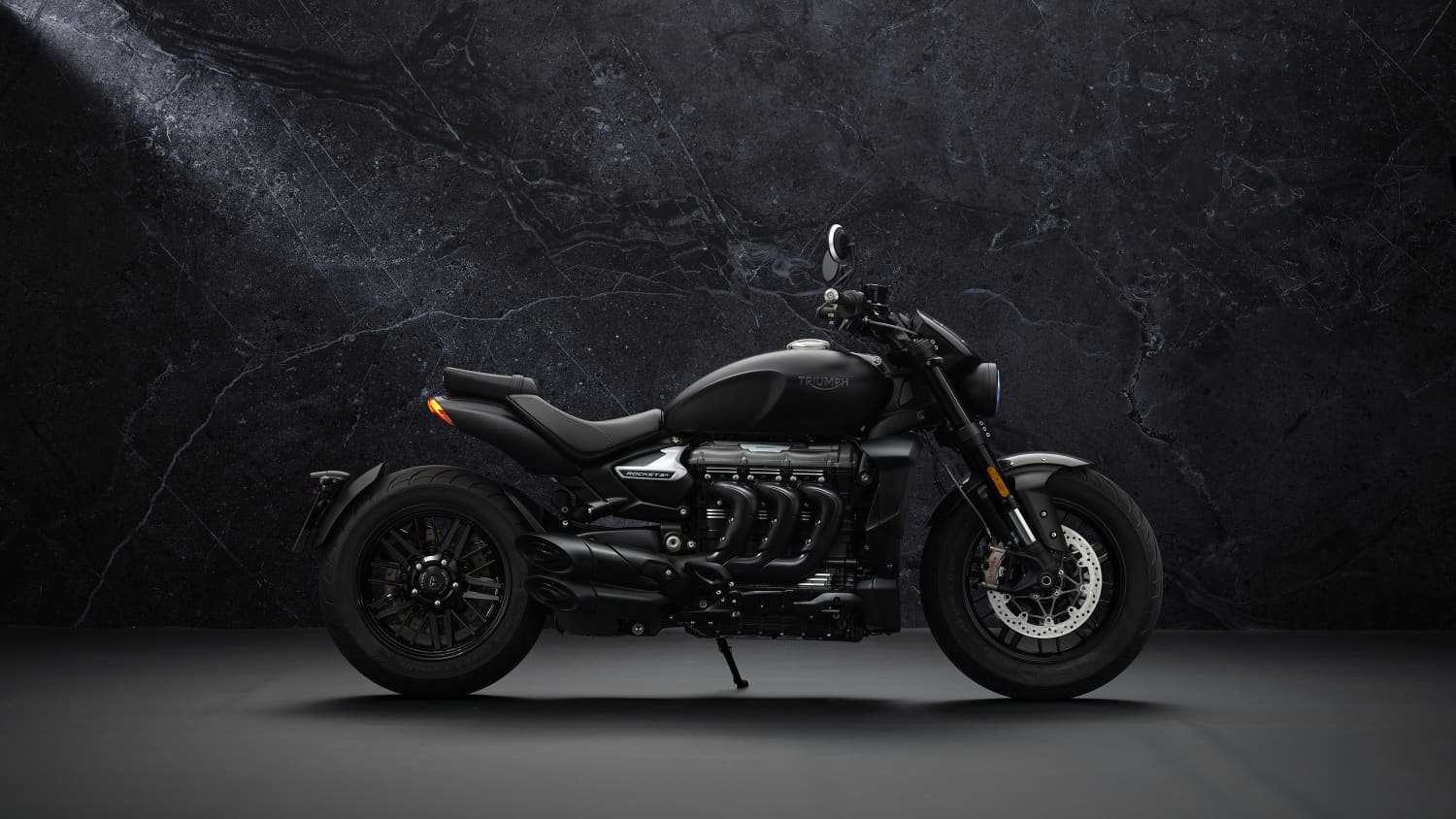 Triumph rocket 3 2500 shop