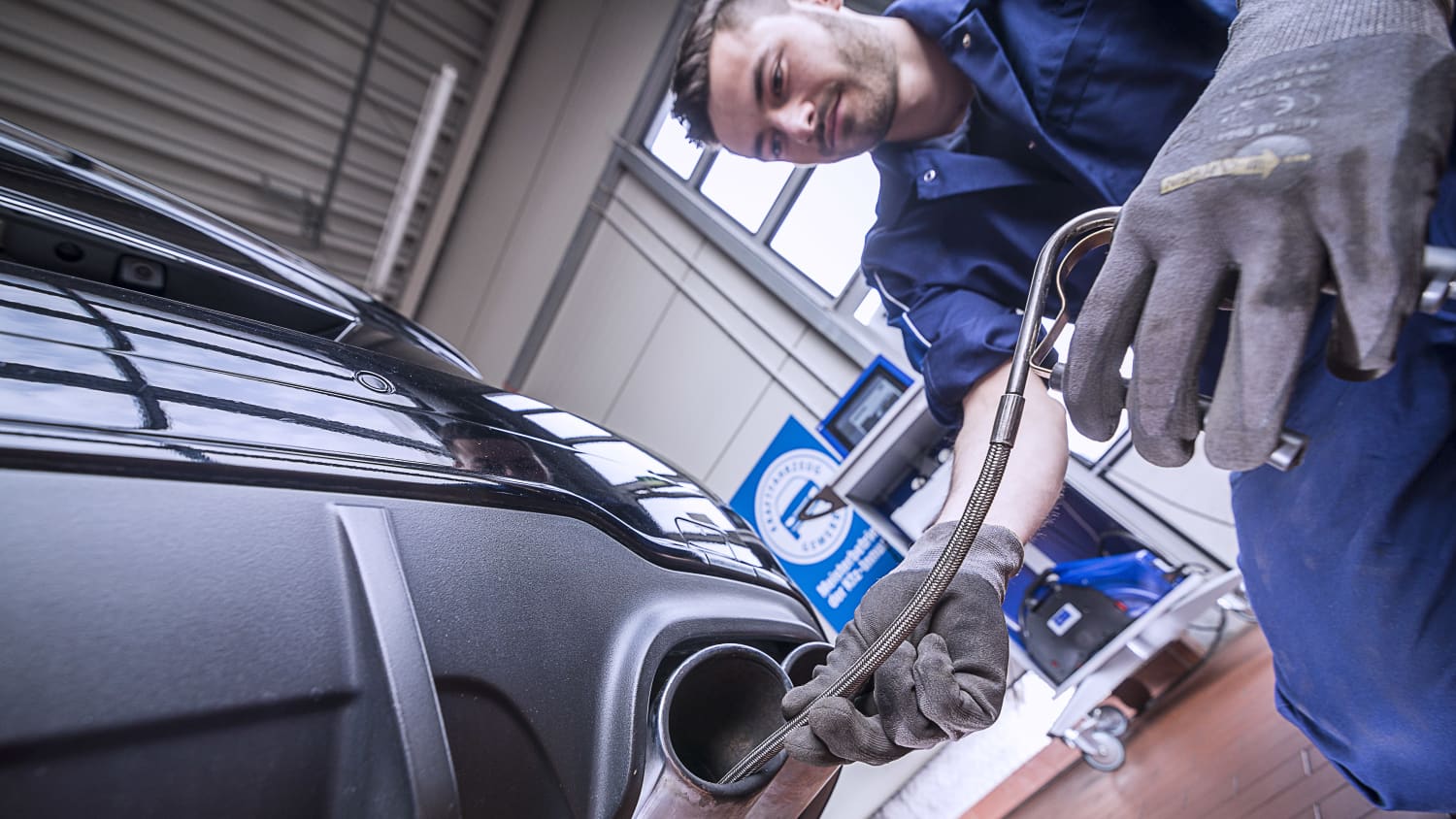 Abgasuntersuchung beim TÜV