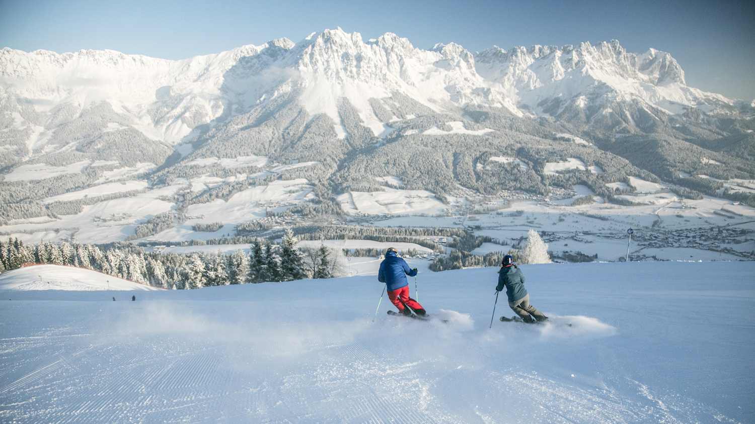 Skifahrer im Skigebiet Wilder Kaiser