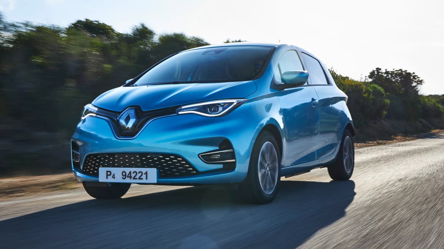 Front und Seitenansicht eines fahrenden Renault Zoe