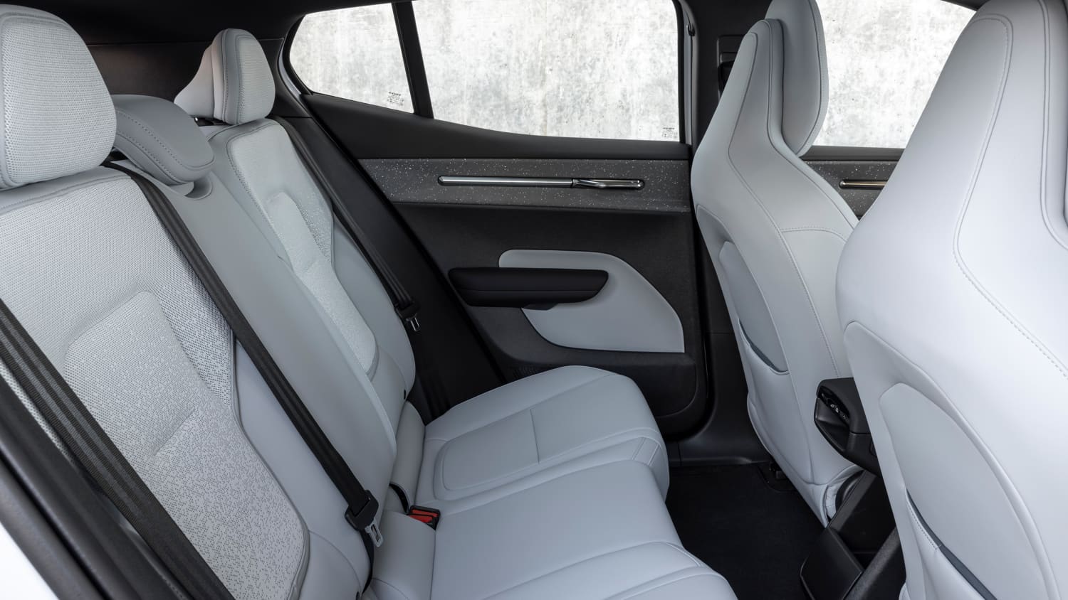 Die hellgrauen Sitze im kleinen SUV Volvo EX 30