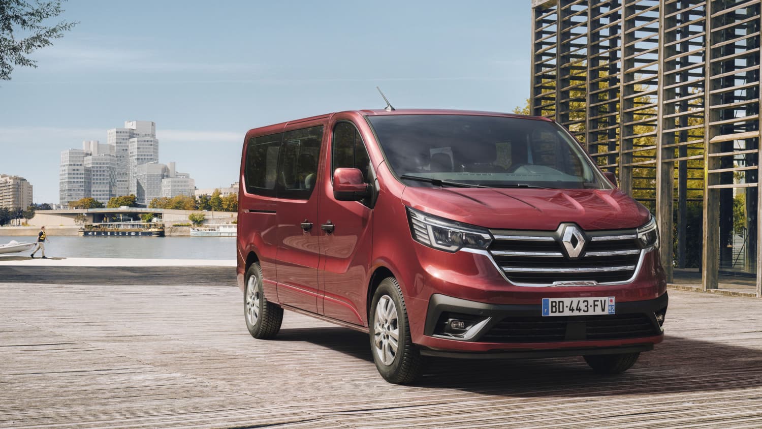Der Renault Trafic stehend