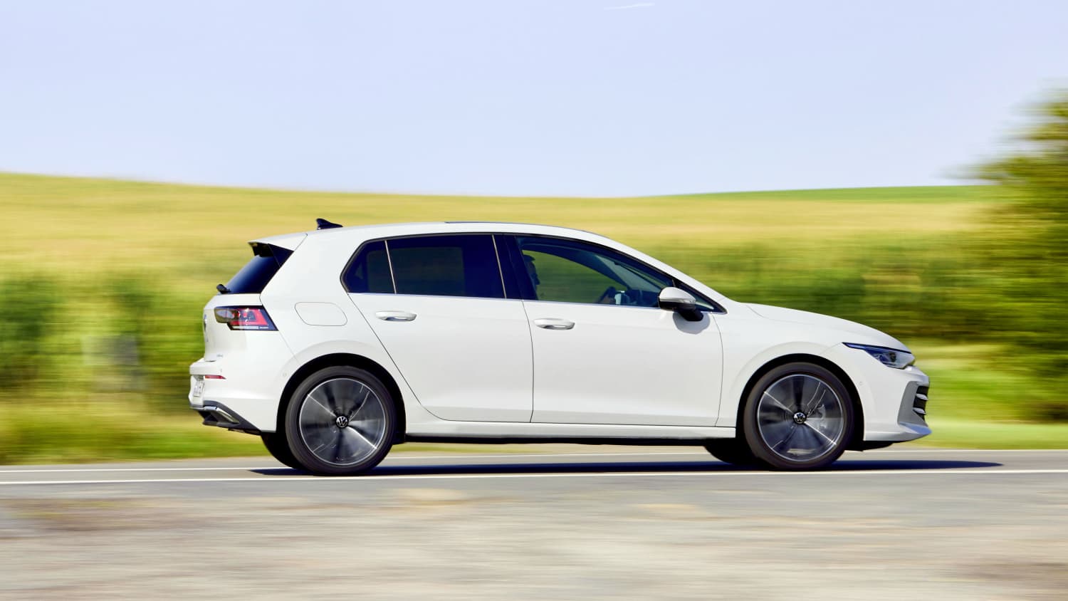 Der VW Golf 8 in Fahrt