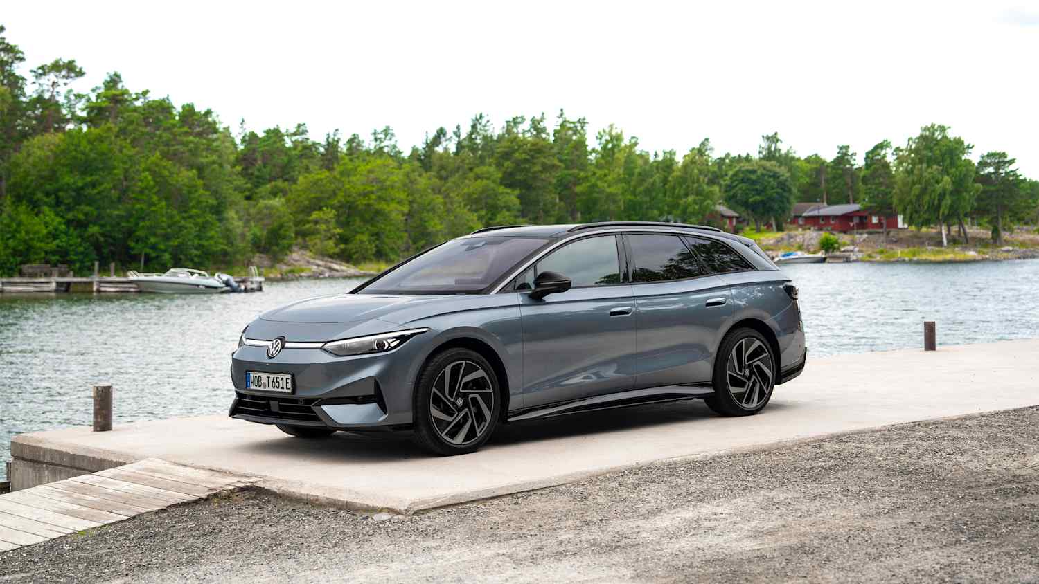 Aufnahme des stehenden VW ID.7 Tourer