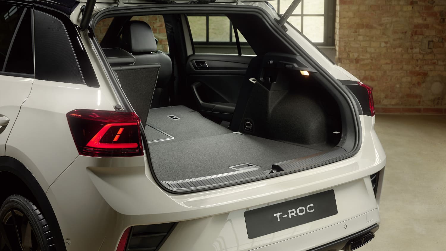 VW T-Roc Kofferraumvolumen  Maße des Kofferraums aller Modelle