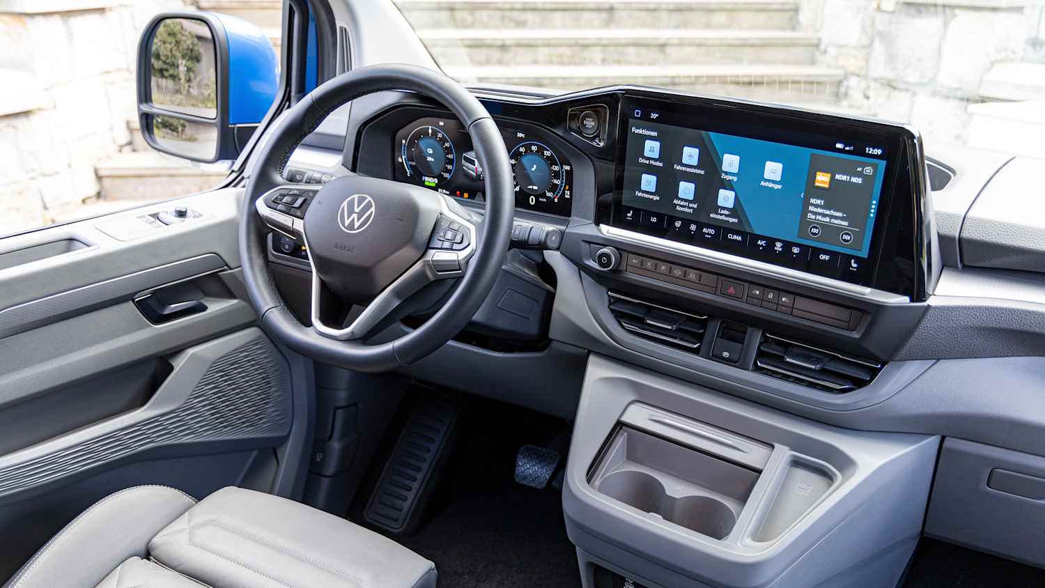 Cockpit des VW T7 e-Caravelle