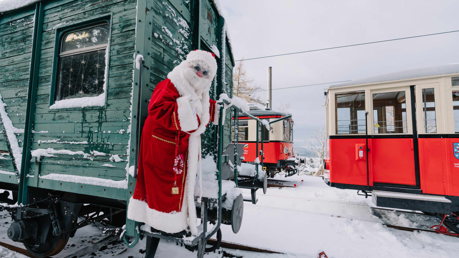 Weihnachtsmann bei der Schwarzatalbahn im Thüringer Wald