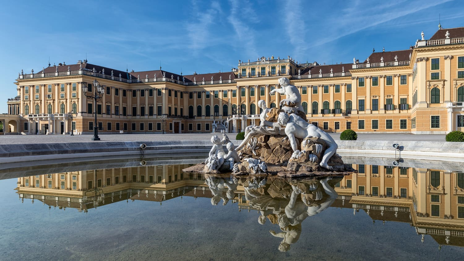 Außenansicht des Schloss Schönbrunn in Wien