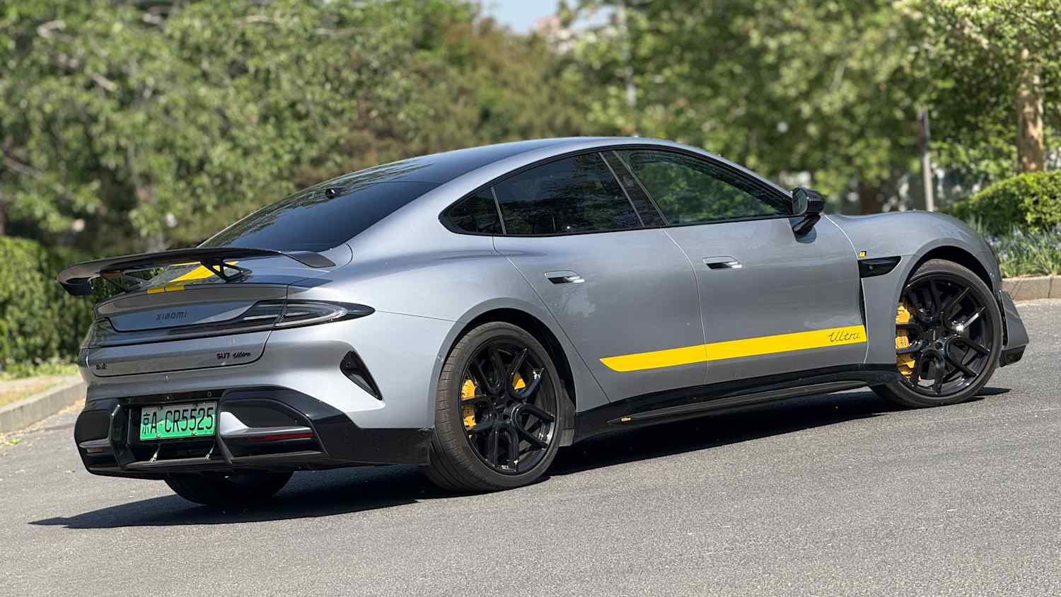Seitenansicht eines stehenden Mazda 6e