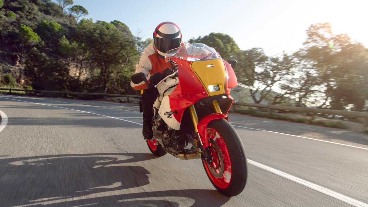 Die Yamaha XS 850 GB fahrend von vorne zu sehen