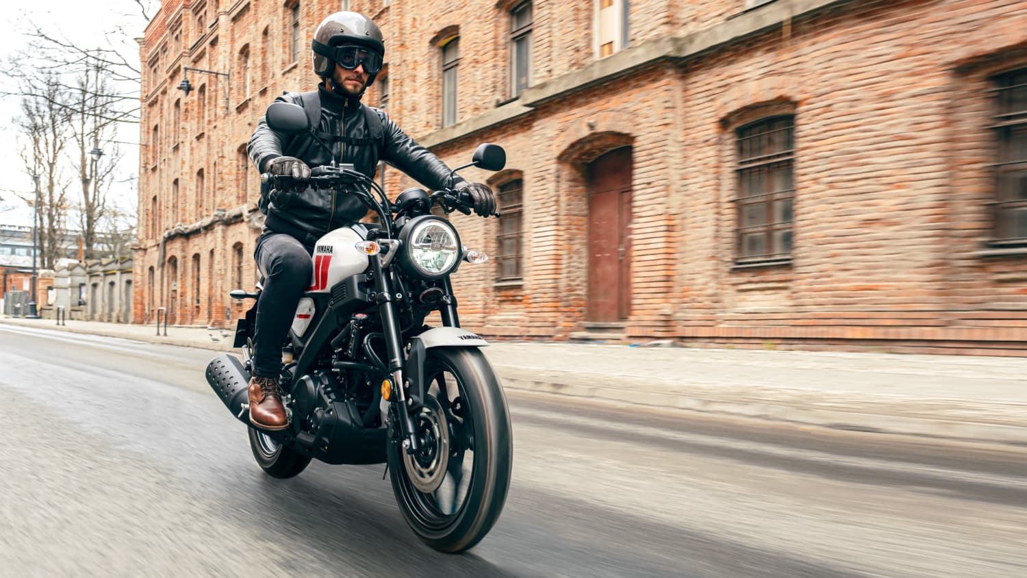 Frontansicht einer fahrenden Yamaha XSR 125