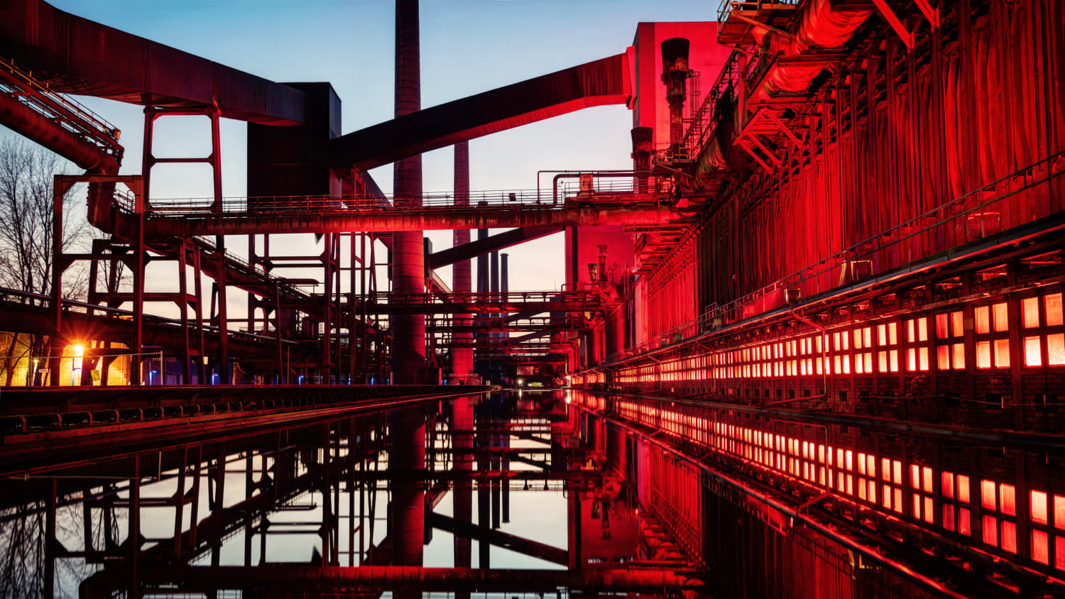 Zeche Zollverein rot angestrahlt