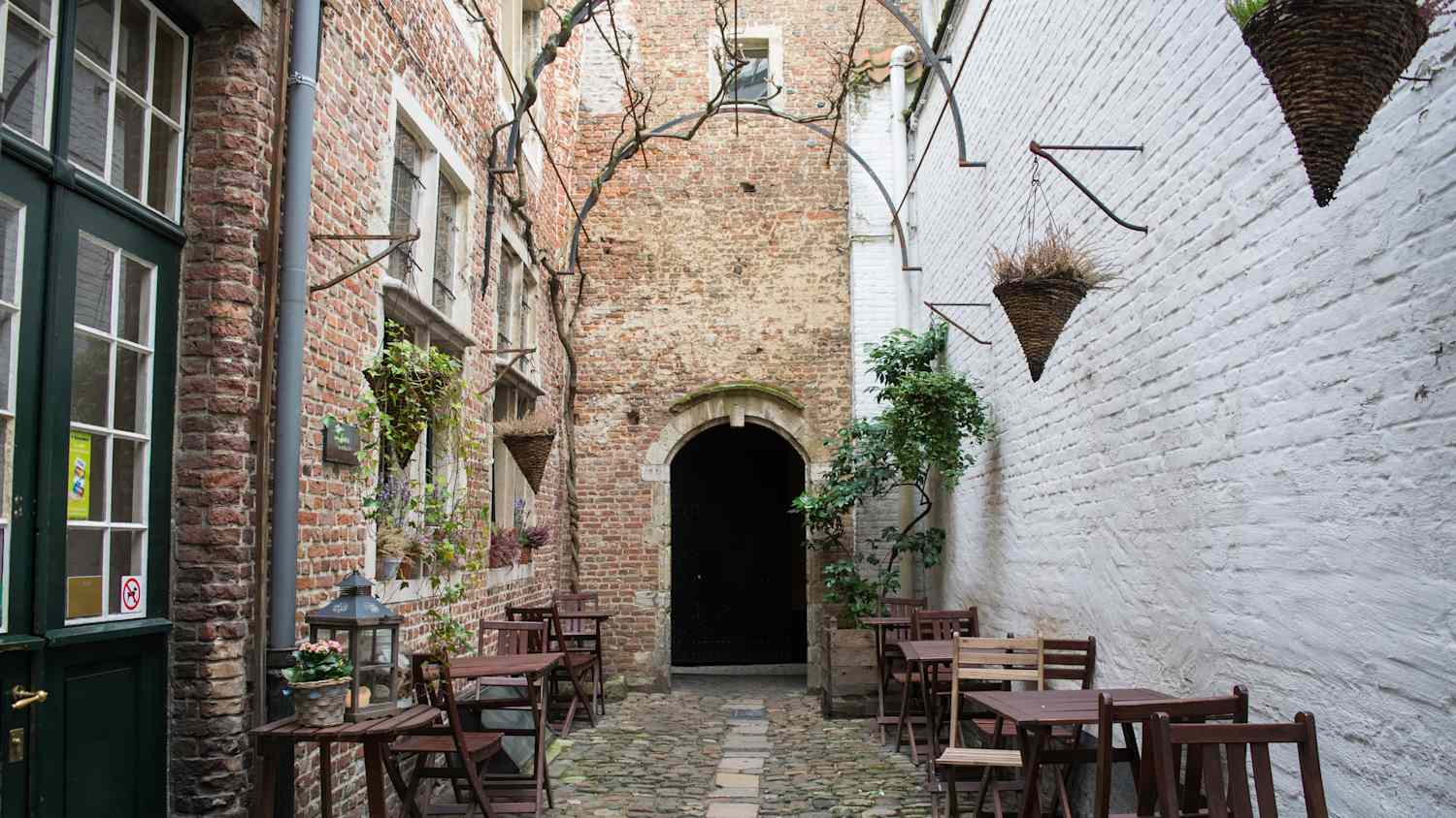 Die Vlaeykensgang Gasse in Antwerpen in Belgien
