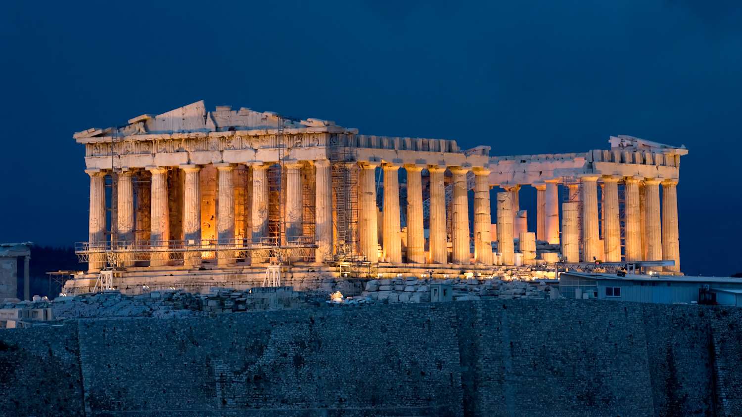 Parthenon in der Nacht auf der Akropolis in Athen, Griechenland
