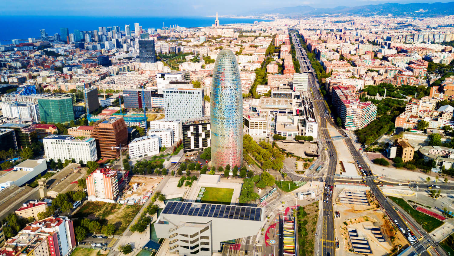 Stadtansicht von Barcelona mit  dem berühmten Torre Agbar
