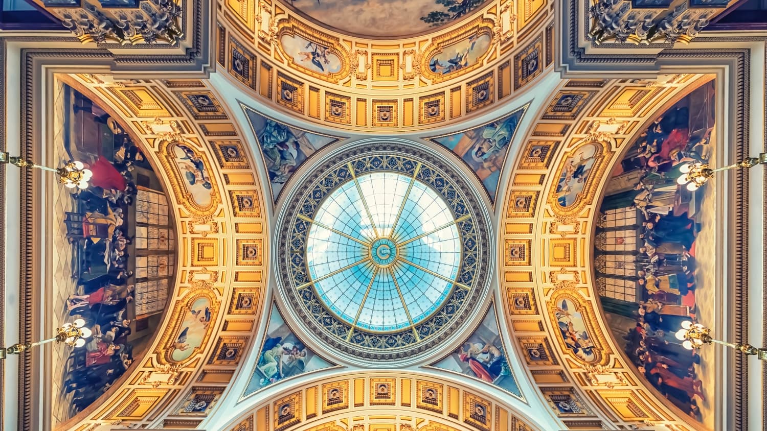 Decke der Sankt Stephans Basilika in Budapest