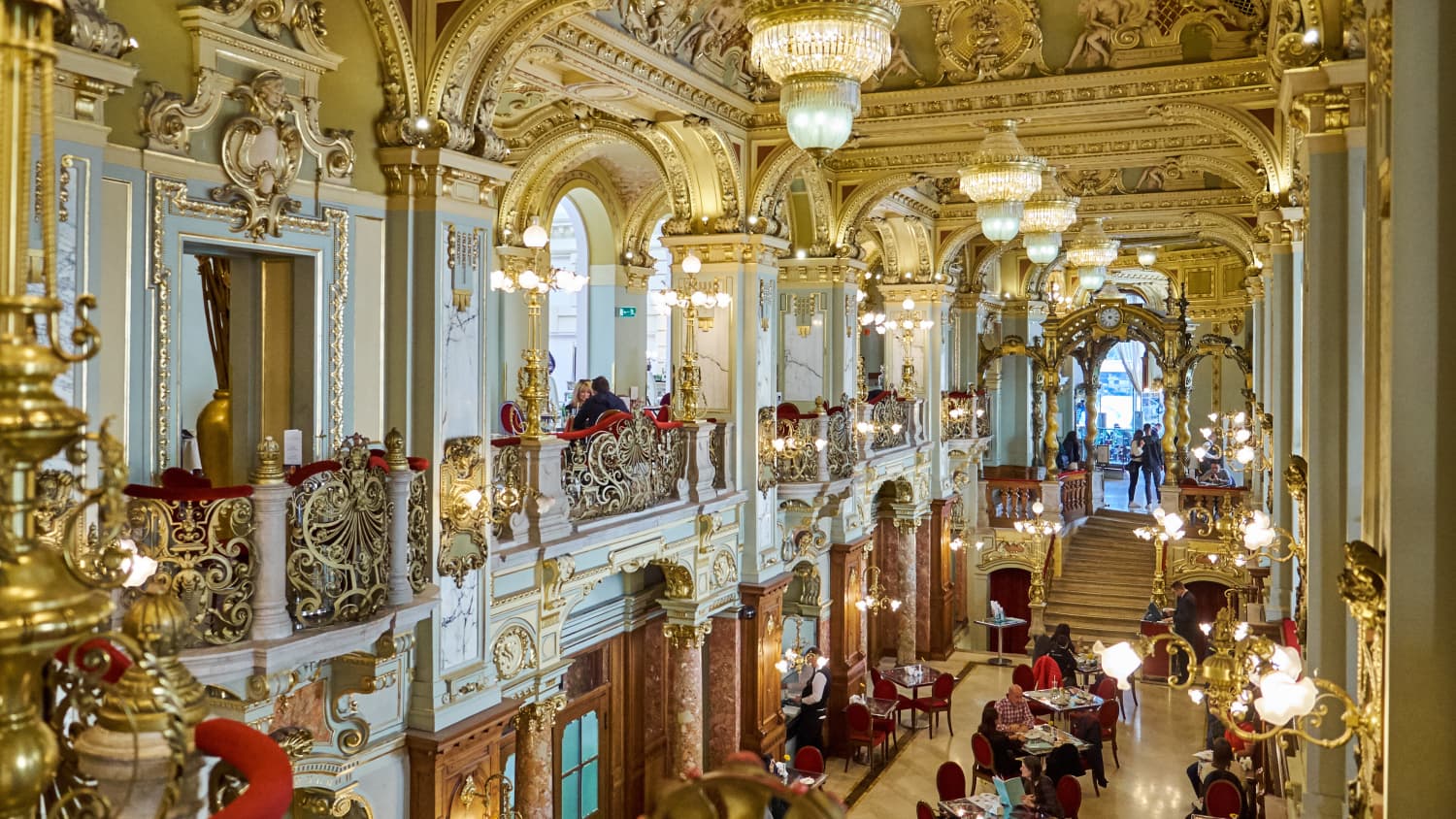 Innenansicht des Cafe New York in Budapest