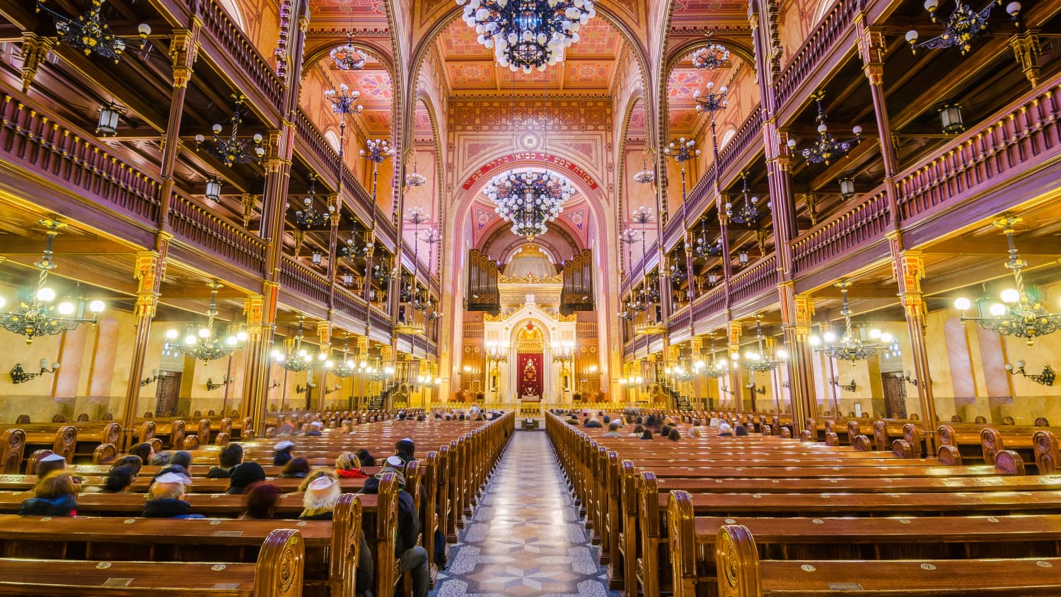 Innenansicht der Großen Synagoge in Budapest