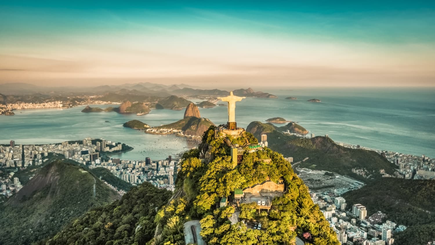 Blick auf Rio de Janero mit der großen Jesus Statue