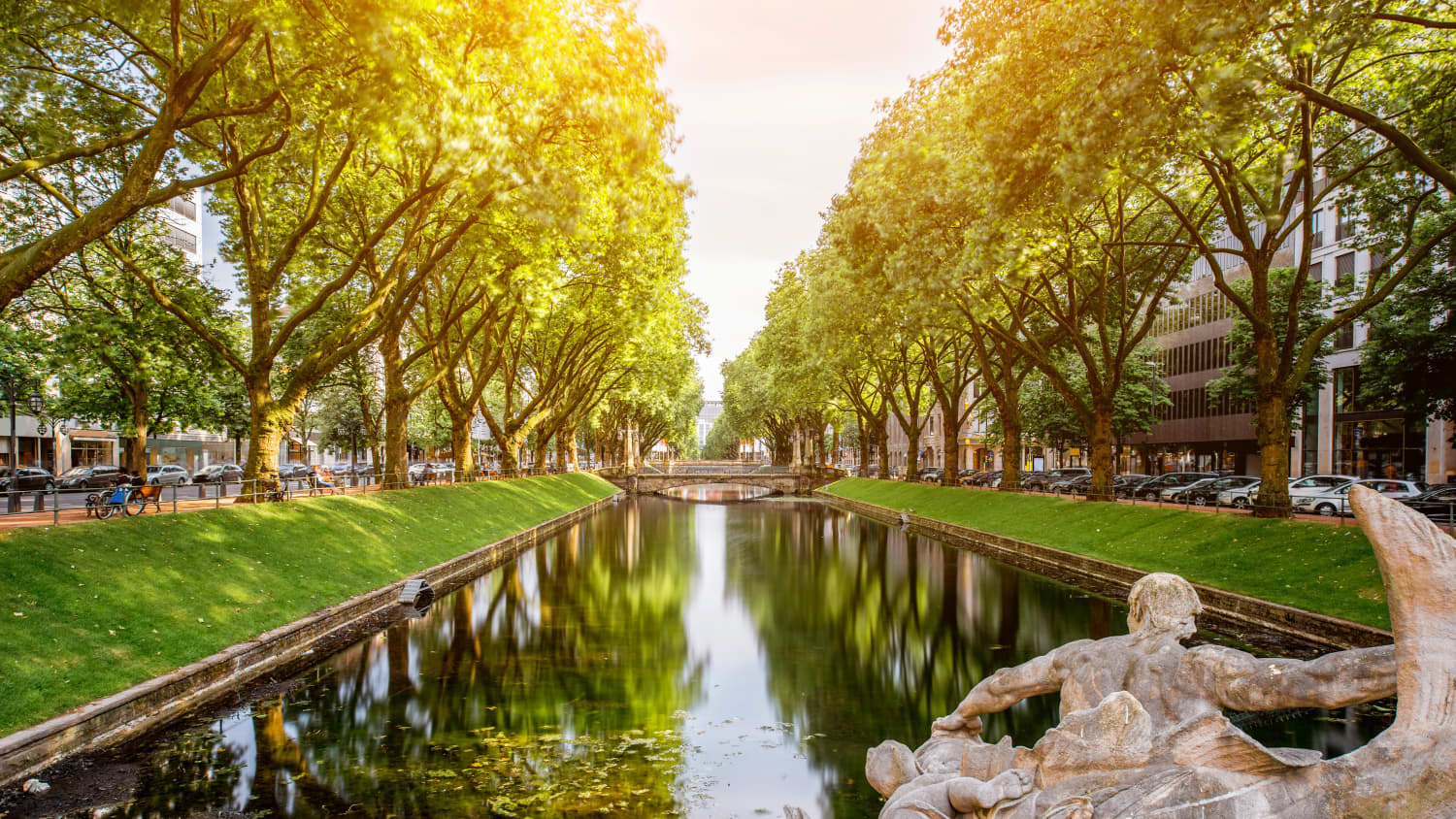 Der Wasserkanal der Königsallee in Düsseldorf