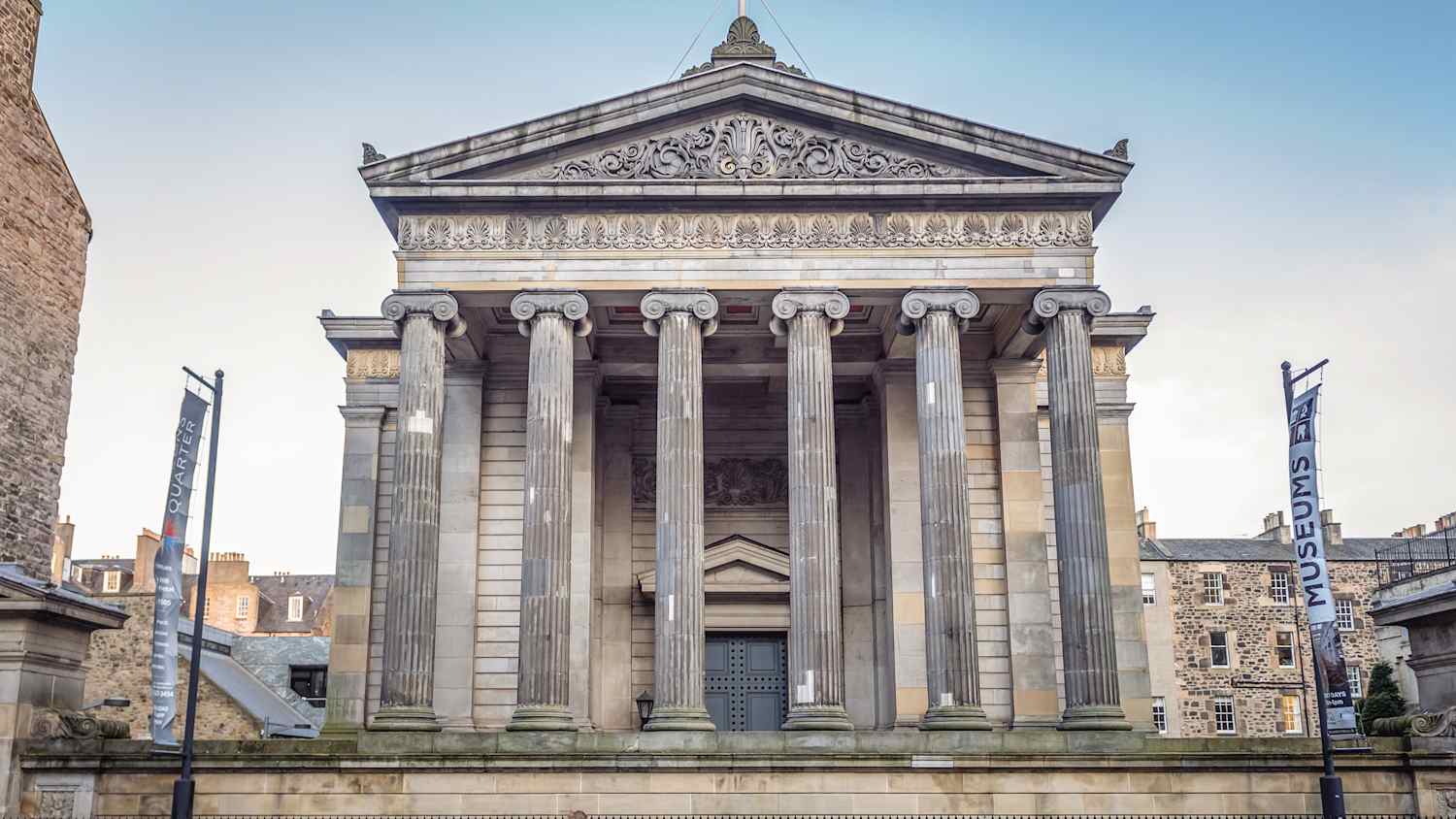 Außenansicht der Surgeons Hall in Edinburgh