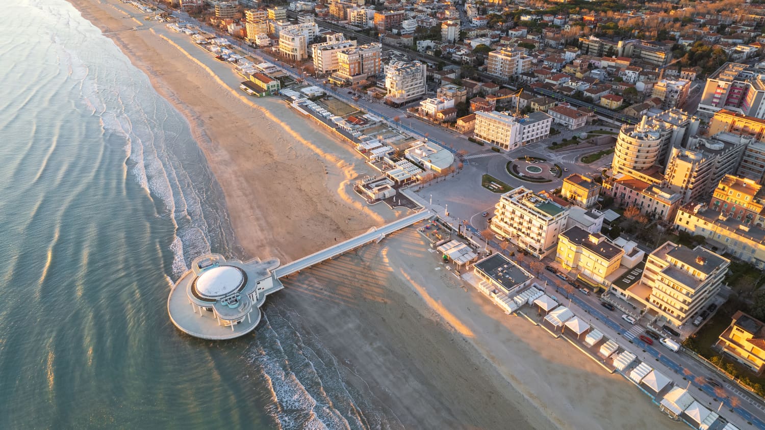 Die italienische Stadt Senigallia aus der Luft