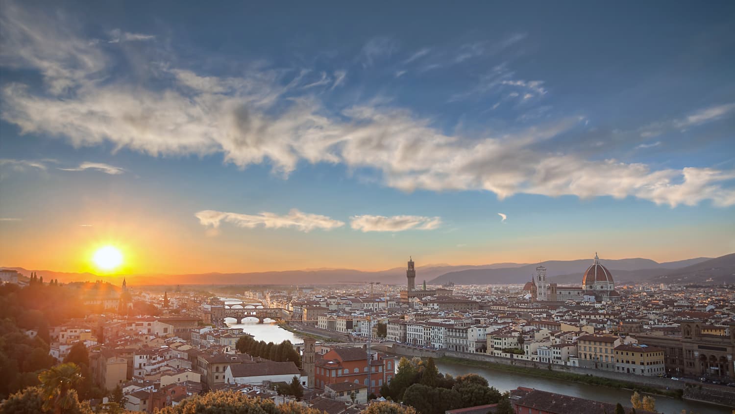 Blick auf Florenz von der Piazzale Michelangelo bei Sonnenuntergang