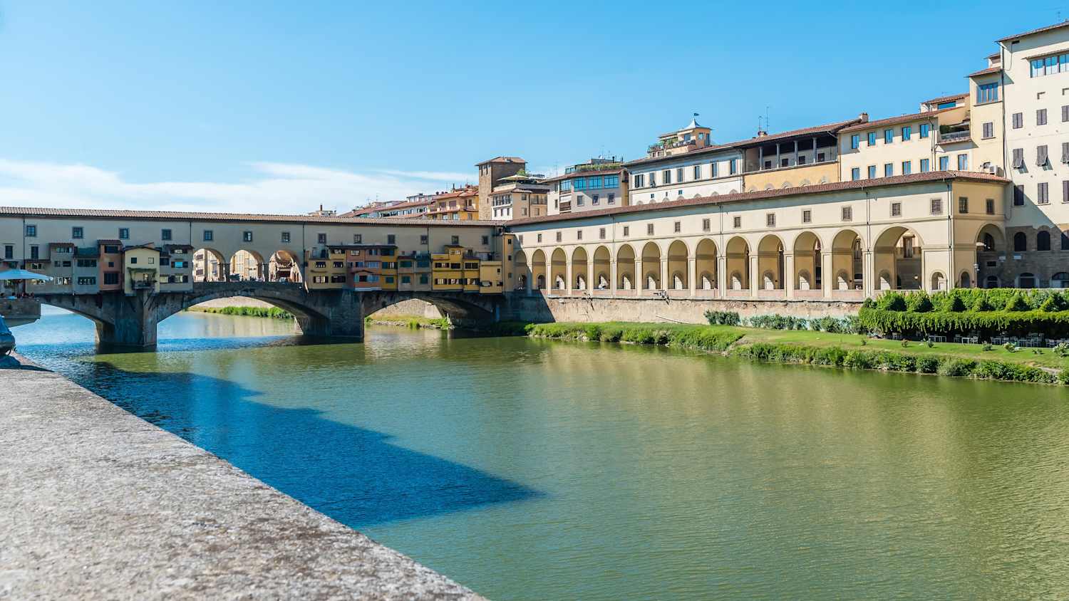 Blick auf den Vasari Korridor in FLorenz