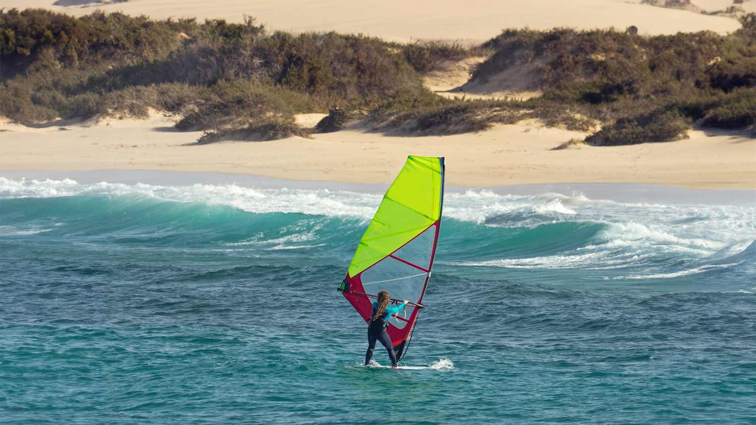 Aufnahme auf Fuerteventura von einer Windsurferin in El Burro