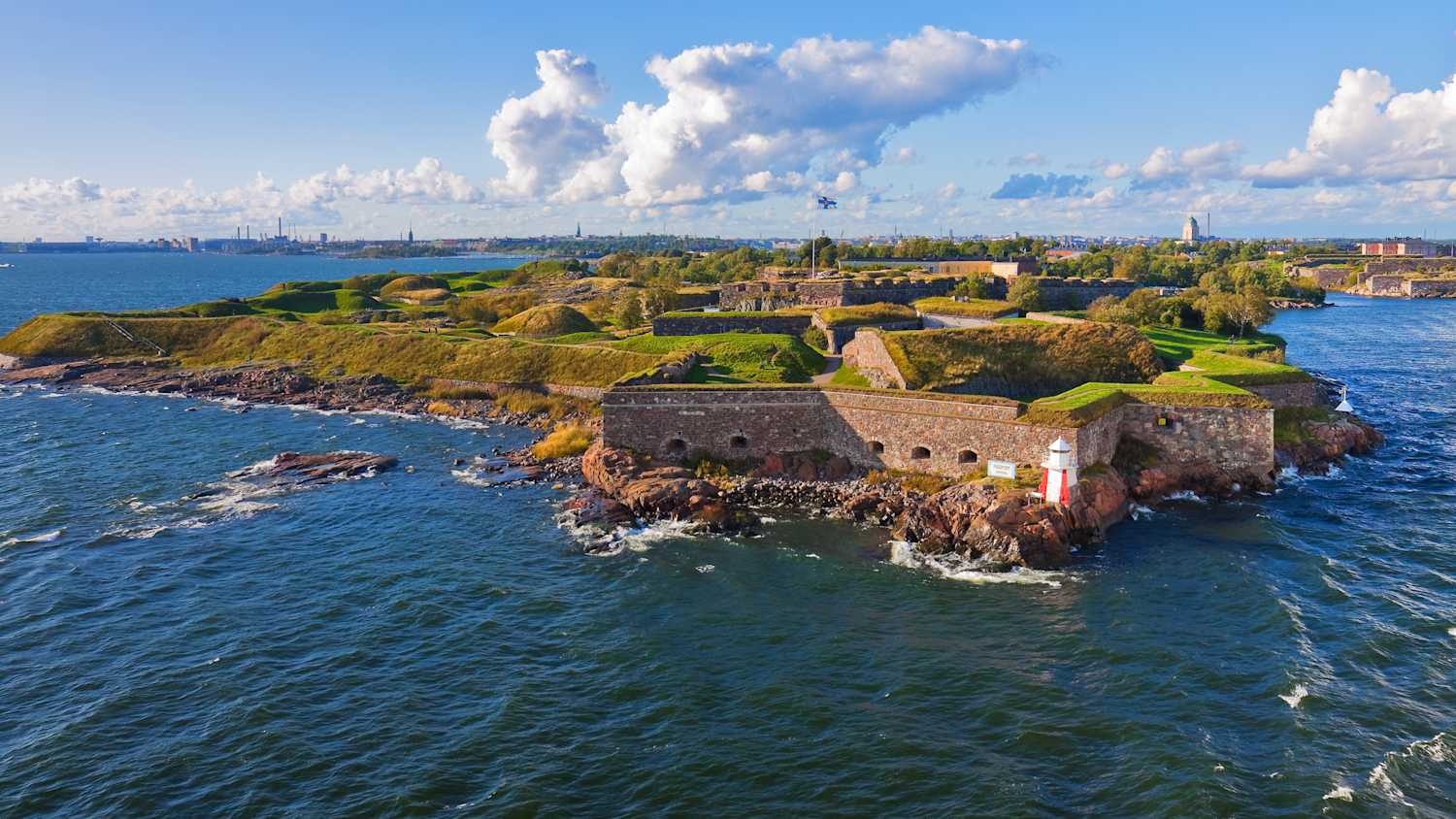 Luftaufnahme der Seefestung Suomenlinna bei Helsinki