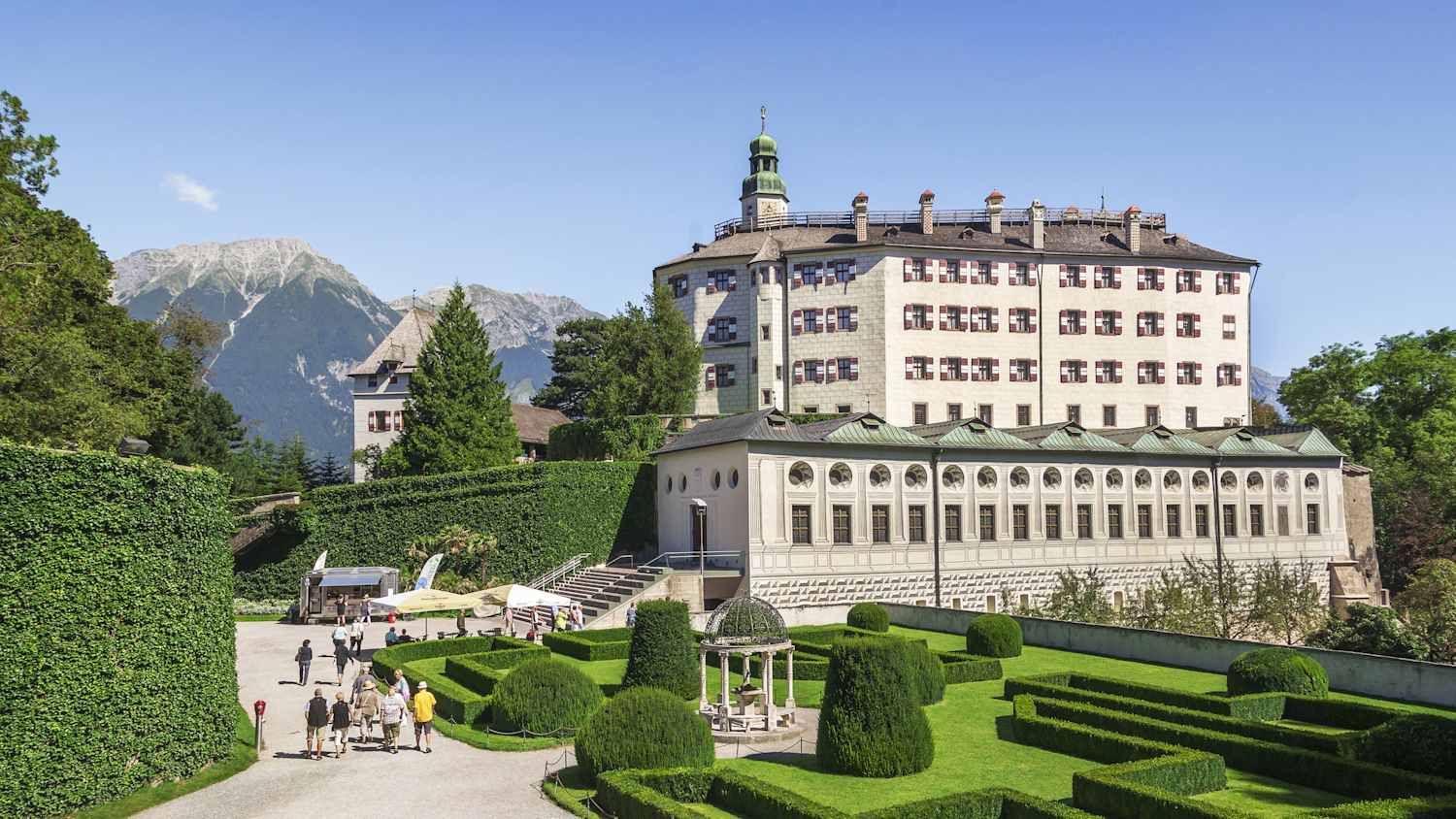Blick auf das Schloß Ambras in Innsbruck