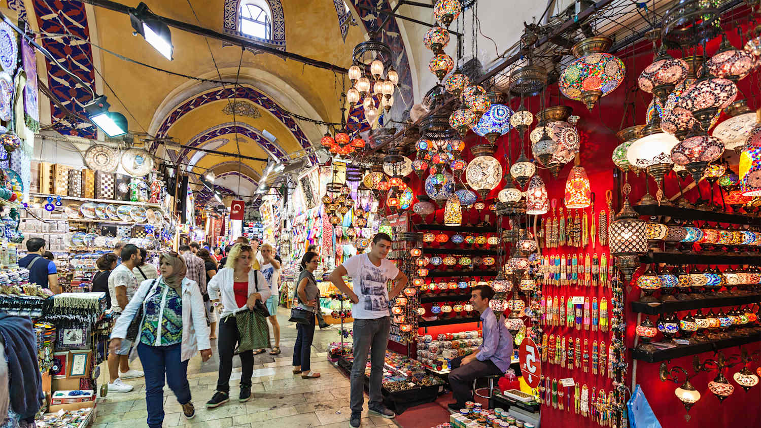 Buntes Treiben auf dem Große Markt in Istanbul