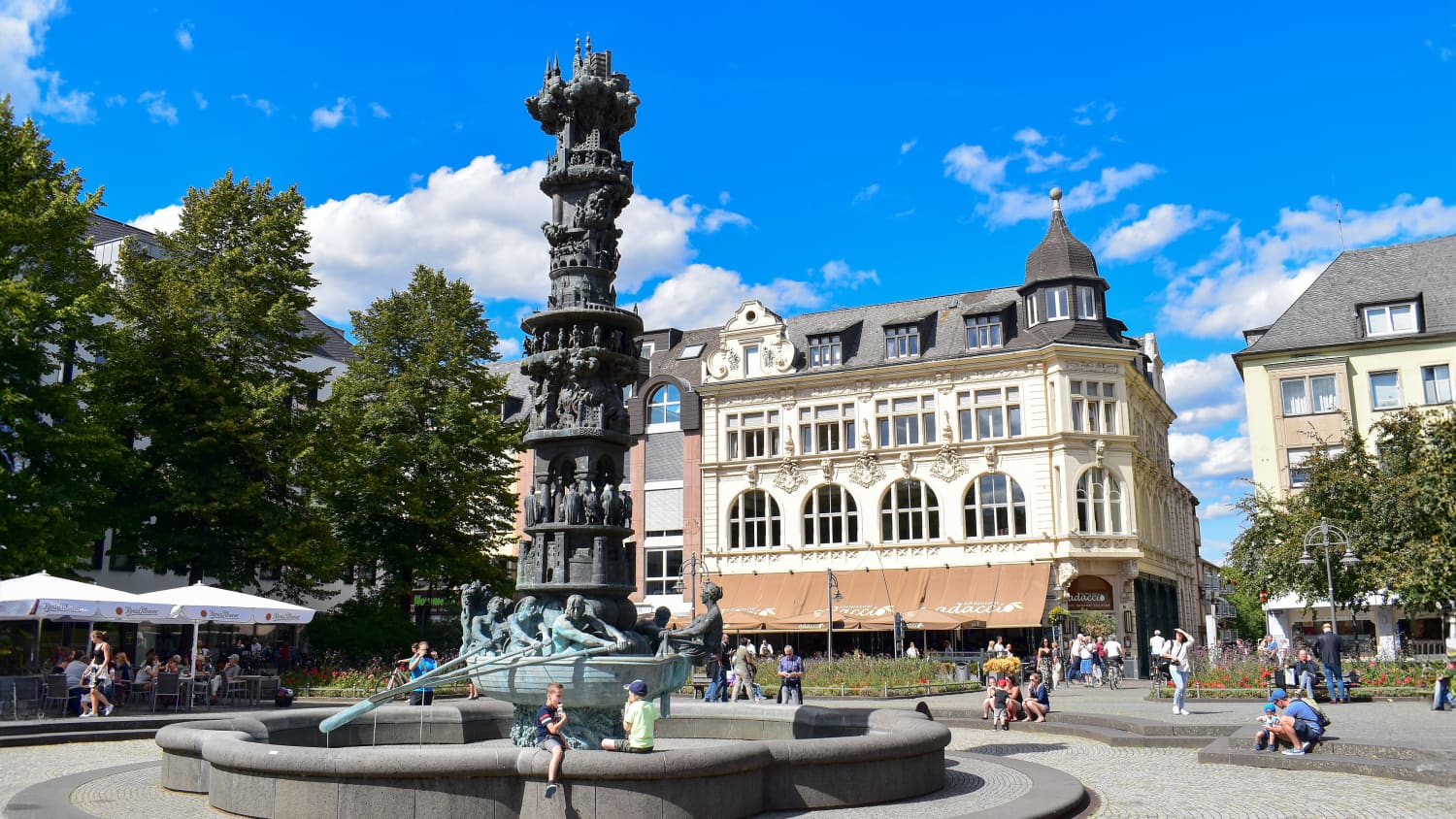 Der Görresplatz mit Historiensäule in Koblenz